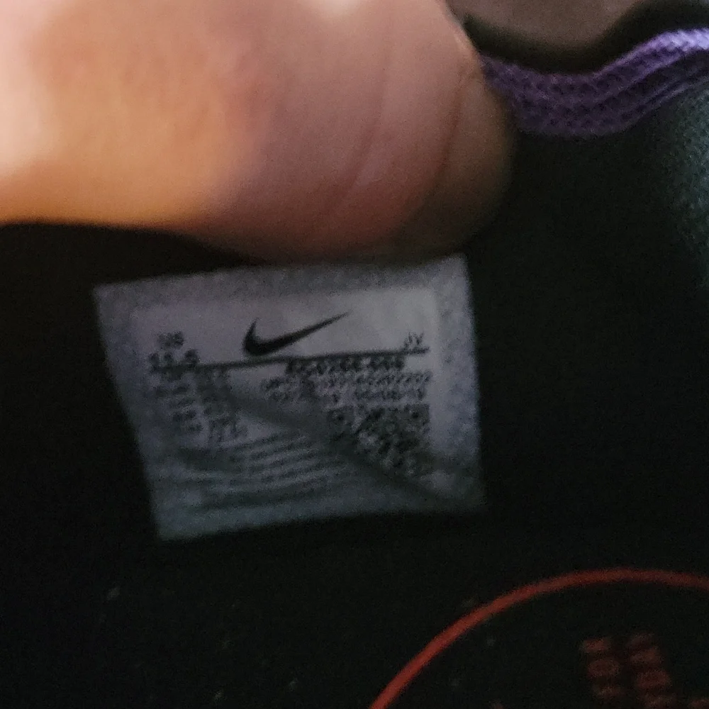 NWT Men's Nike Air Running Shoes Size 11.5. Air padded souls under heel, cozy. - Picture 4 of 5